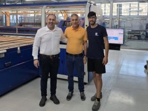 From left to right: Javier Fernández, Managing Director of Tecglass; Pedro Aguiar, Managing Director of Vitropor; and Tiago Poças, Head of Digital Printing at Vitropor.