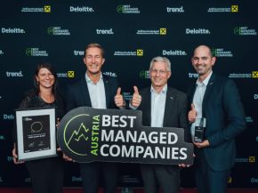 © Niklas Schnaubelt; Doris Niederwimmer (Director Human Resources & Administration), Oliver Pichler (CFO), Gottfried Brunbauer (CEO) and Markus Lininger (Director Engineering & Production Assembly) at the award ceremony for "Austria’s Best Managed Company