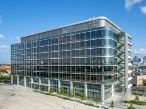Low-e and Low-Iron Glasses by Vitro Helps Transform Industrial Chicago Site into a Next-Generation Life Sciences Hub