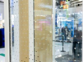 Glass must be visible to the eye to be barrier-free. © Messe Düsseldorf / Andreas Wiese