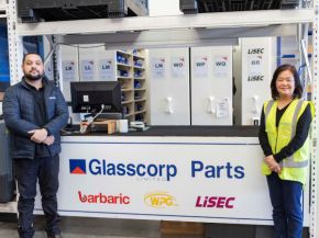 © LiSEC; Kieren and Lolita from the Glascorp spare parts team