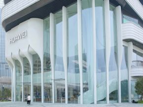 Huawei and NorthGlass: Technology Meets Craftsmanship