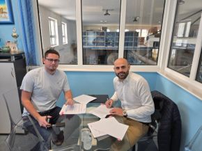 At the signing of the agreement: VAK Managing Director Marek Vanco (left) and Antonio Gioello, Head of SANCO Consulting. Photo: SANCO