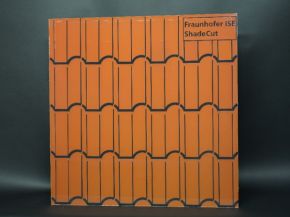 Fig.1 The foil cutting patterns can be used, for example, to imitate roof tiles without significantly impairing the efficiency of the PV module. © Fraunhofer ISE / Photo: Marco Ernst