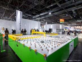 The IG2Pieces systems by HEGLA makes IGUs recyclable – by separating the units automatically into clean-grade components. Photo: © Messe Düsseldorf / Andreas Wiese