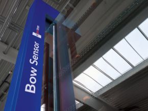Bow Sensor: Real-Time Bow Measurement for Reliable Glass Production