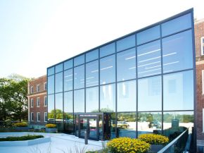 VacuMax™ VIG dons the newly renovated Hugel Welcome Center in Markle Hall on the campus of Lafayette College in Easton, PA, the first project in the U.S. to feature VacuMax™ VIG by Vitro Architectural Glass. (Photography: Jim Cunningham)