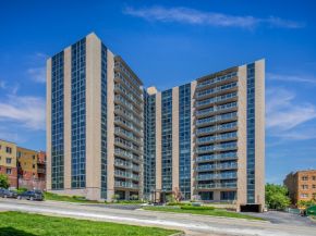 Solarban® 60 Solargray® Glass Balances Solar Control and Aesthetics for Kansas City’s Parkway Towers