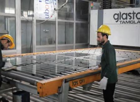 Glaston has very professional people – and they make sure to put the right person on the job for each step, for instance, the electrician, the mechanic, the trainer