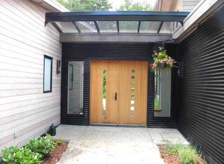 How to Choose The Perfect Glass Canopy for Your Front Door