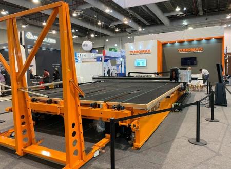 In addition to the equipment on display, visitors who came to the event had the opportunity to learn more about the complete range of standardised machinery for monolithic glass, laminated glass or smart storage, as well as the customised solutions that T