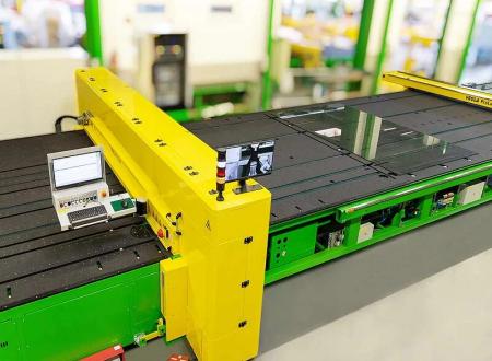  Equipped with the patented laser diode heating system, the ProLam LSR increases productivity by twenty percent in terms of pane throughput while also offering improved edge quality.