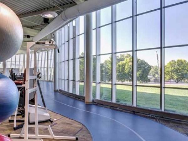 It has long been understood that daylight and pleasant natural views from an elevated position can help people to recover naturally while providing a feeling of wellbeing