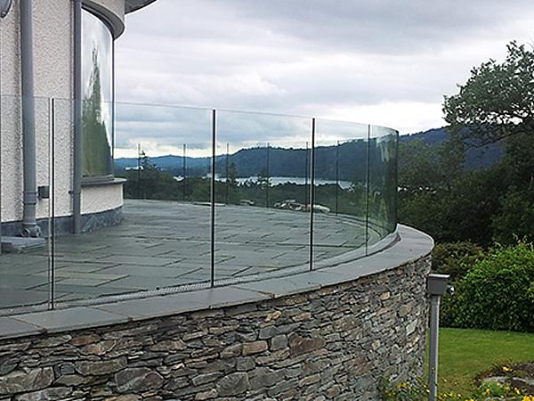How to choose fittings for your glass balustrade
