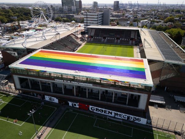 The large-surface BIPV system on the roof of FC St. Pauli