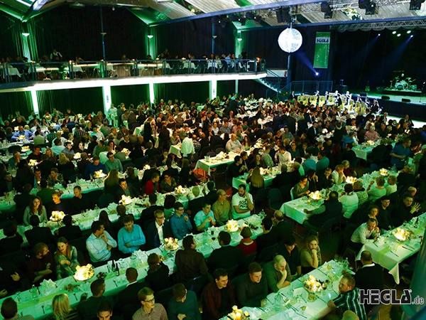 On the occasion of the 40th Anniversary of HEGLA and in recognition of the most successful year in the company’s history, the employees are in the foreground.