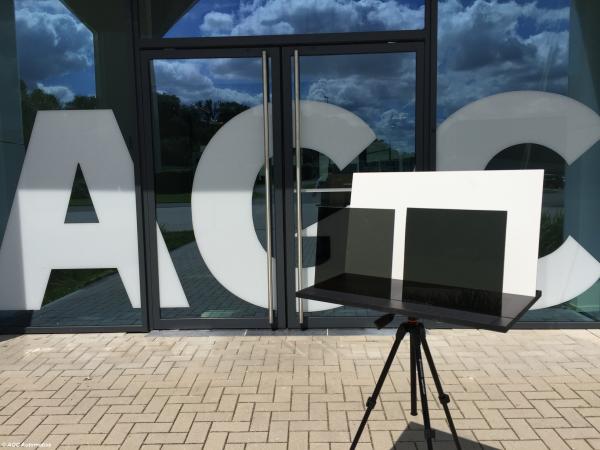 AGC Automotive Europe launches ultra-dark grey glass on the market