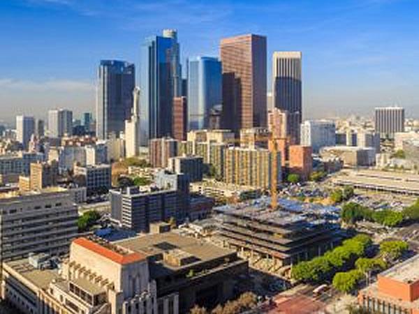 New LA Courthouse Takes the Form of a Floating Glass Cube New LA Courthouse Takes the Form of a Floating Glass Cube