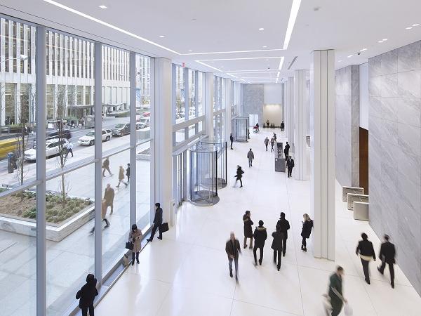 The floor-to-ceiling and highly transparent glazing creates a flowing transition. The floor-to-ceiling and highly transparent glazing creates a flowing transition.