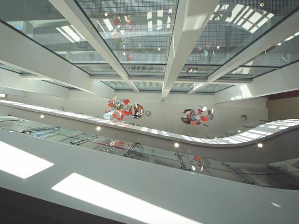See how an outdated library got a modern makeover with glass See how an outdated library got a modern makeover with glass