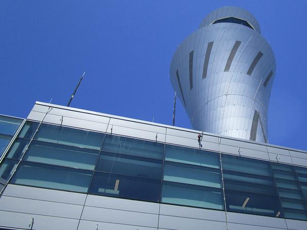 San Francisco International Airport’s new air traffic control tower meets high-performance design and LEED Gold criteria San Francisco International Airport’s new air traffic control tower meets high-performance design and LEED Gold criteria