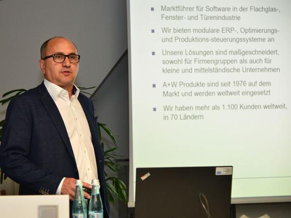 Dr. Klaus Mühlhans on ‚Lot size 1 in the glass industry‘