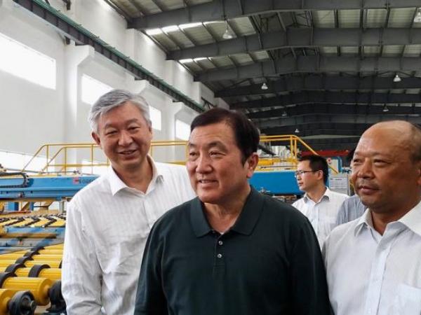 High-tech plant: Ong (centre) being shown around Kibing’s factory in China by Ge (right) as Low looks on.