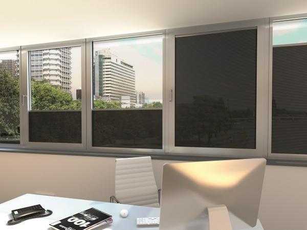 The SHGS 03 blind with high-performance reflective film is a good choice as protection against direct solar radiation. As glare is reduced by 97%, it provides outstanding sun shading for all workstations, even under difficult conditions.
