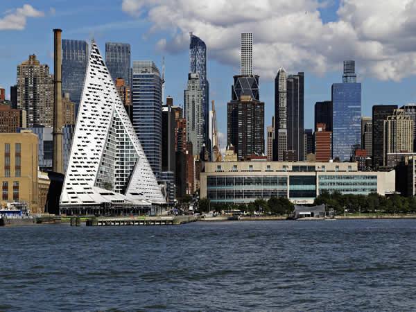 Residential Highrise VIA 57 West in New York wins the International Highrise Award 2016 Residential Highrise VIA 57 West in New York wins the International Highrise Award 2016