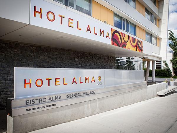 Using Decorative Glass as Part of a Hotel’s Branding Strategy