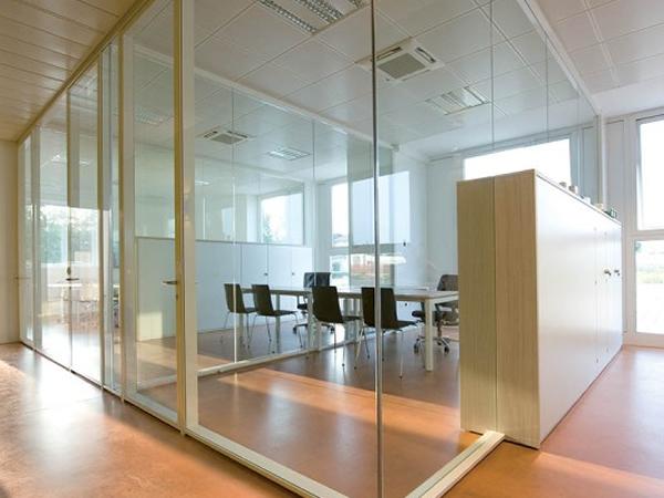 Glass walls for offices, the Vetroin style