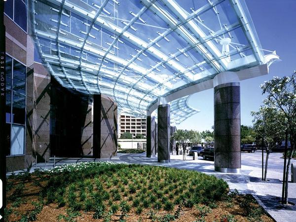 Creating Lasting Impressions with Glass Canopies Creating Lasting Impressions with Glass Canopies