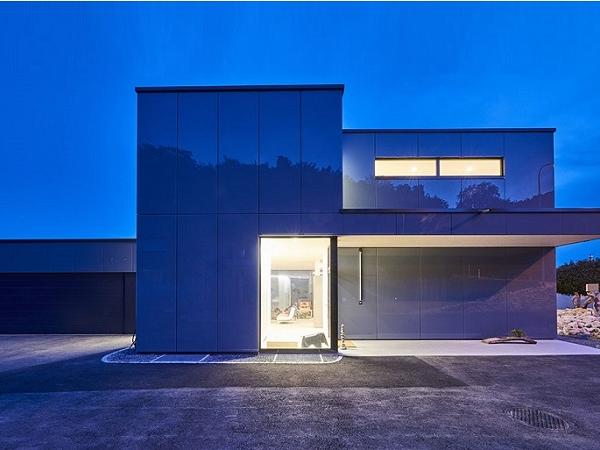 As the weather and light changes, so do the reflections on the glass façade of the detached house. The