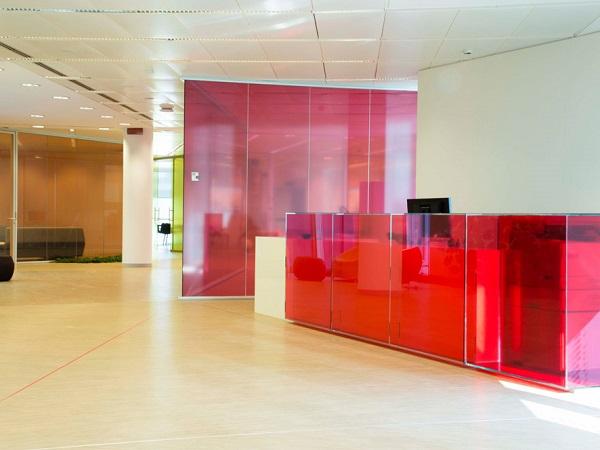 Glass furniture for companies that want to value the brand