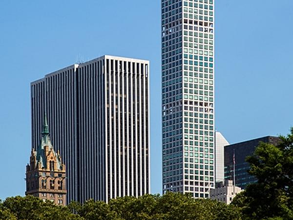 DURANAR coatings protect metal window grid on tallest condominium tower