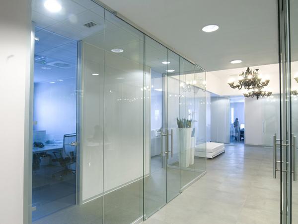 Interior glass walls: the true strength of VetroIN