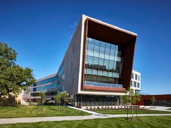 Award-winning academic building features SOLARBAN 70XL glass by Vitro Glass