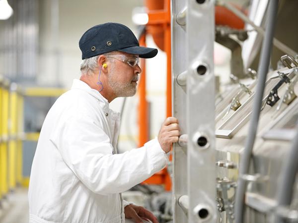 For over 10 years, Corning employees in Harrodsburg, Kentucky have helped create the beautiful cover glass found on iOS devices. For over 10 years, Corning employees in Harrodsburg, Kentucky have helped create the beautiful cover glass found on iOS devices.