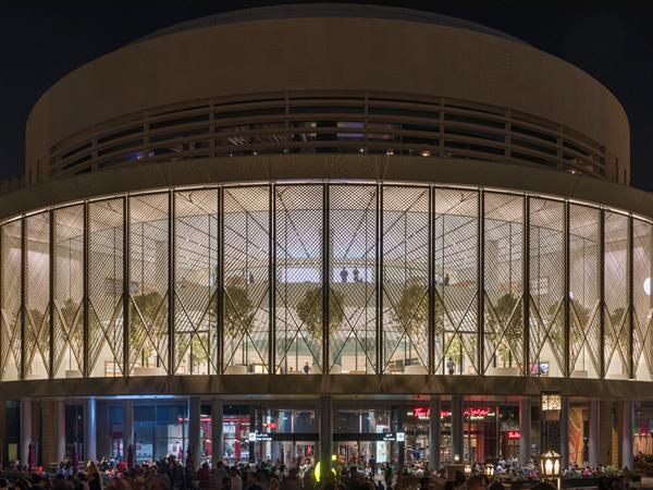 Apple Dubai Mall with one of the world’s largest kinetic art installations opens to visitors Apple Dubai Mall with one of the world’s largest kinetic art installations opens to visitors
