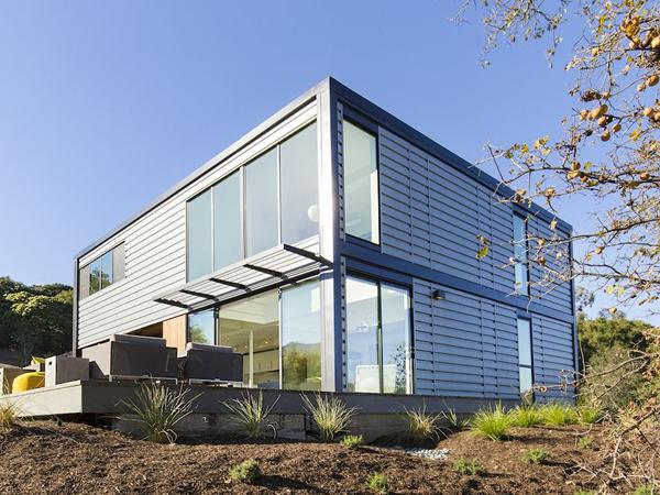 Case Study: An Abundant use of Aluminum Windows in a Pre-Fab Home