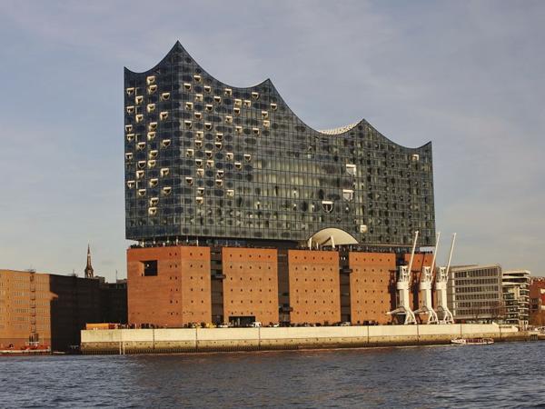 From foundation to roof: Numerous products and system solutions were supplied by Sika for Hamburg's new landmark building. From foundation to roof: Numerous products and system solutions were supplied by Sika for Hamburg's new landmark building.