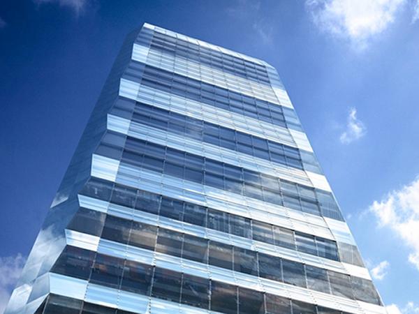 Dollar Bay, London. The Maeda 285’s industry-leading negative lift duty helped accelerate glass installation Dollar Bay, London. The Maeda 285’s industry-leading negative lift duty helped accelerate glass installation