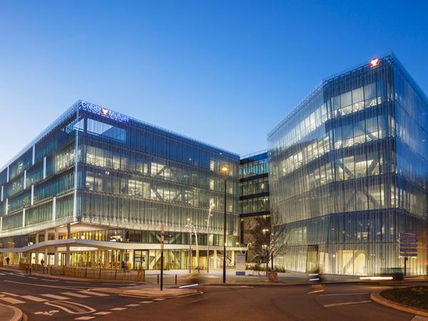 Glass sunscreens at the Credit Mutuel HQ in Nantes Glass sunscreens at the Credit Mutuel HQ in Nantes