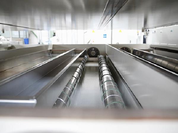 Look into the chamber of the coating line of the current generation.