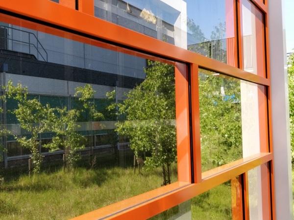 Smart semi-transparent energy generating PV windows