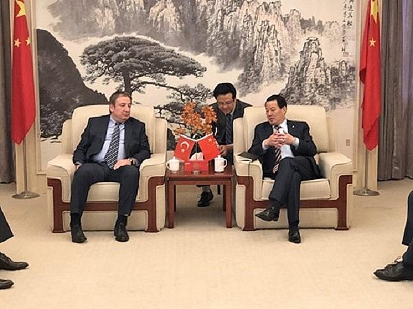Peng Shou meets with CEO Ahmet Kirman of Turkey Sisecam Group