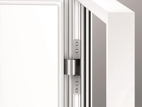 Elegant aluminium main doors with the concealed Roto “Solid C 7.140” door hinge
