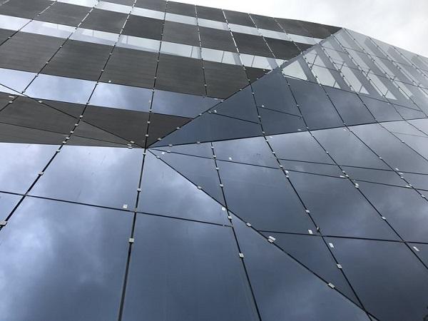 Cummins Technology Center in India: World's largest faceted wall