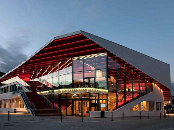 Dynamic, translucent façades at Flekkefjord Cultural Centre Dynamic, translucent façades at Flekkefjord Cultural Centre