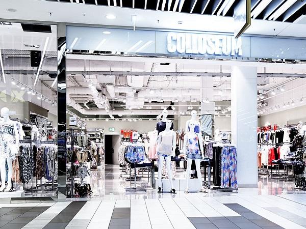 Horizontal sliding walls for shopping centre Horizontal sliding walls for shopping centre